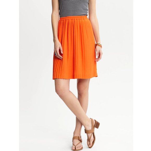 Banana Republic Mini Pleated Skirt Large NWT - Picture 2 of 10